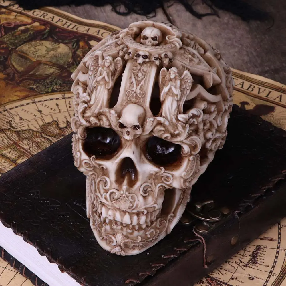 Figurine skull gothic design carved